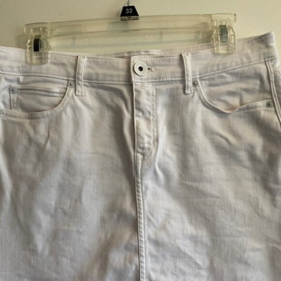VINEYARD VINES Delaney Denim Mini Skirt White 8 - Picture 4 of 16